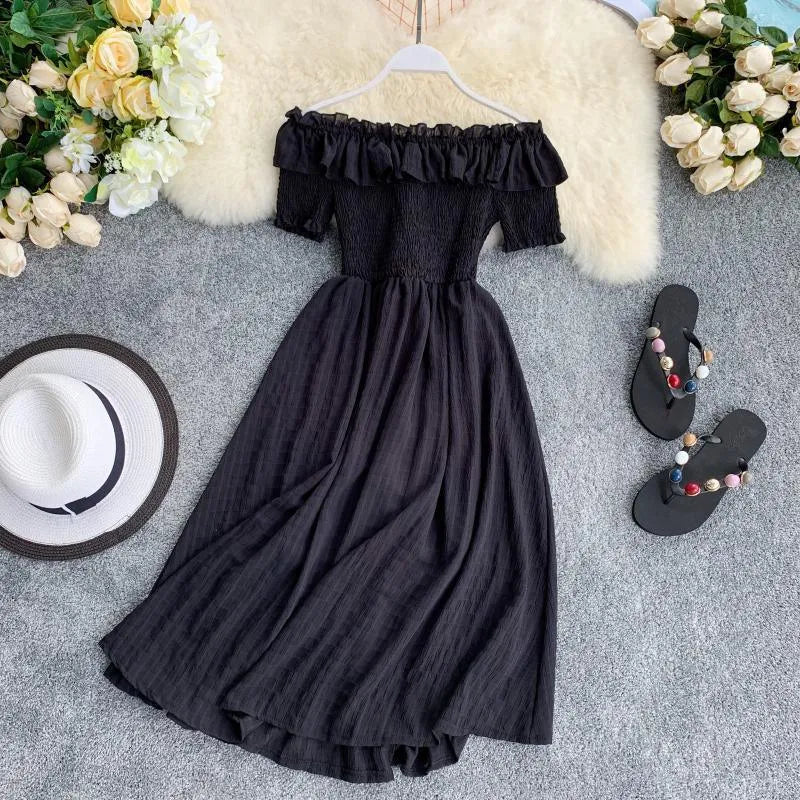 Levoire | Robe avec une taille plissée et des manches courtes sur les épaules nues Noir Une taille
