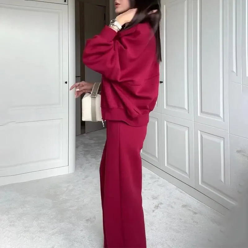 Levoire | Complété avec un pantalon décontracté et un pull zippé uni