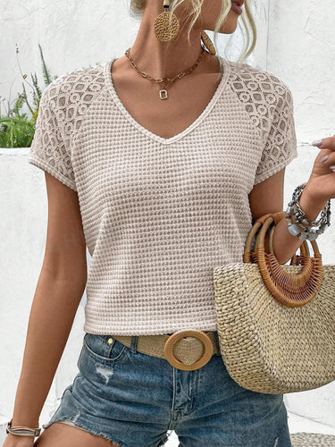 Levoire | T-shirt élégant à col en V pour un look élégant