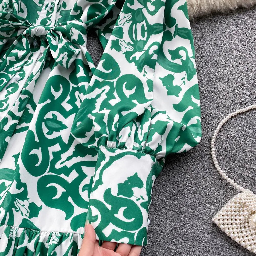 Levoire | Robe avec ceinture à la taille et col montant