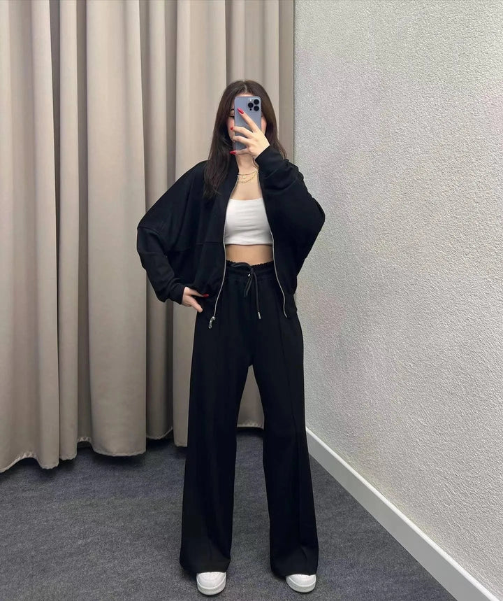 Levoire | Complété avec un pantalon décontracté et un pull zippé uni Noir