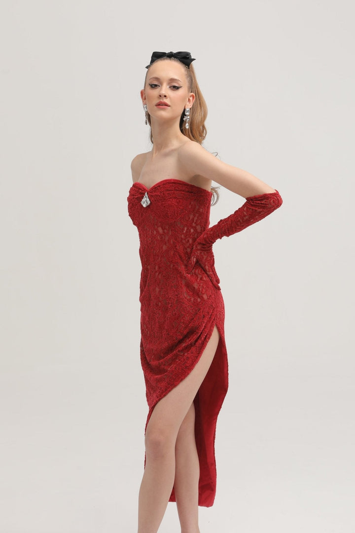 Levoire | Robe Midi Rouge Garnie (Avec Gants)