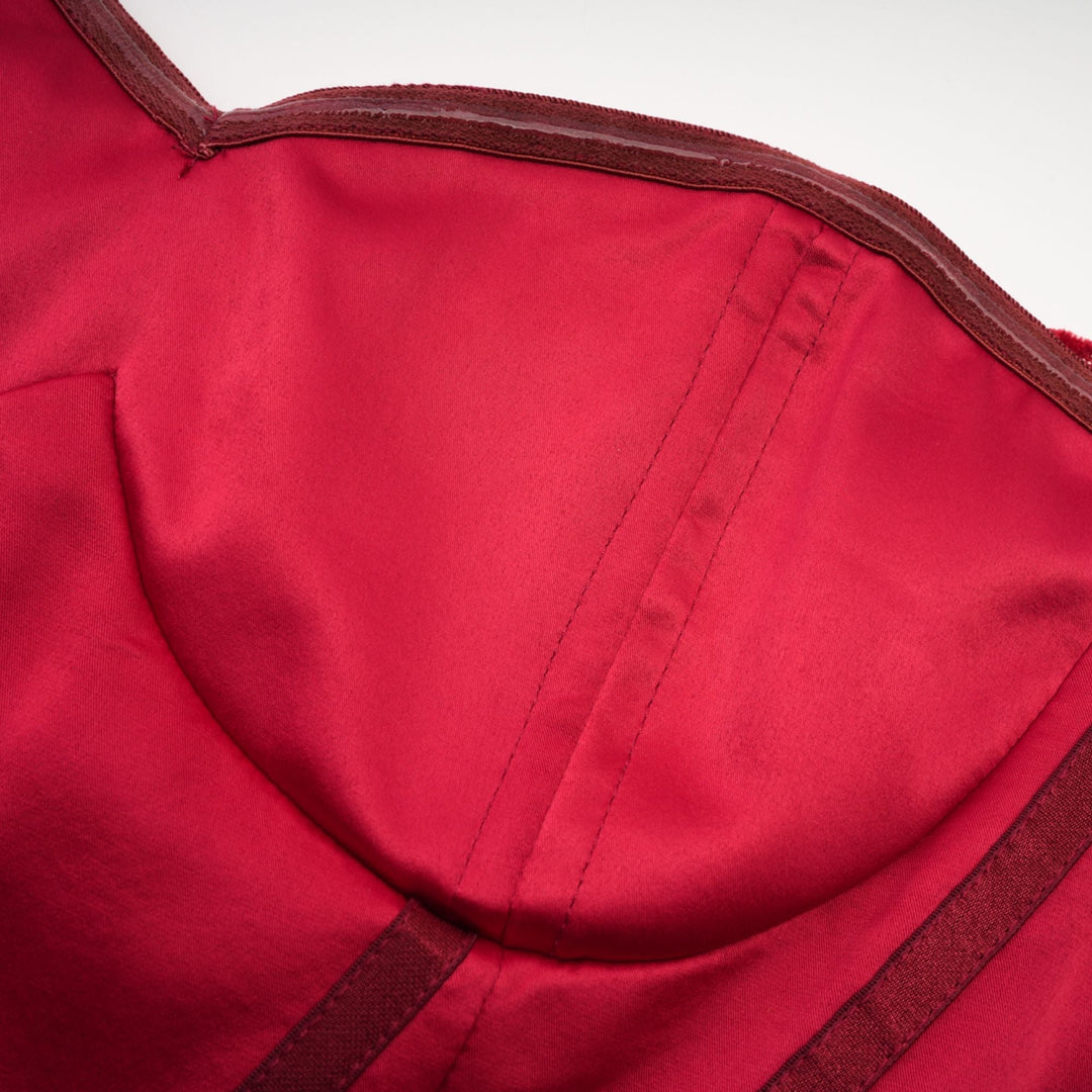 Levoire | Robe Midi Rouge Garnie (Avec Gants)