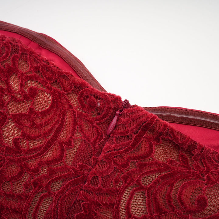 Levoire | Robe Midi Rouge Garnie (Avec Gants)