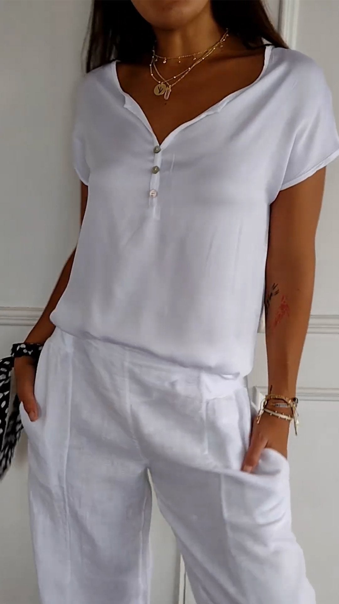 Levoire | T-Shirt À Col En V Pour Femmes