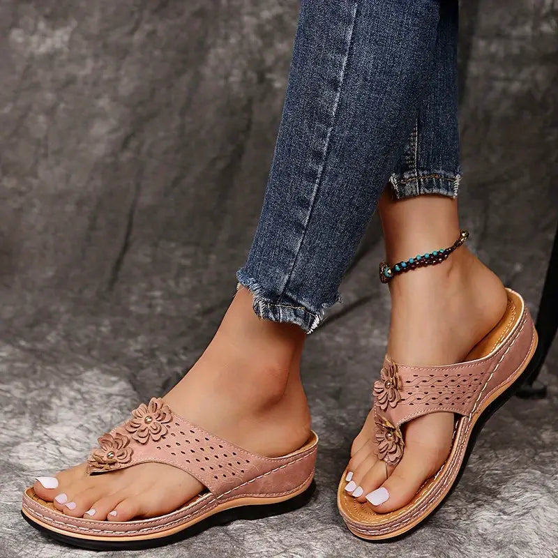 Levoire | Sandale Confortable Avec Talon Rehaussé Et Détail Floral Pour Femmes Rosa