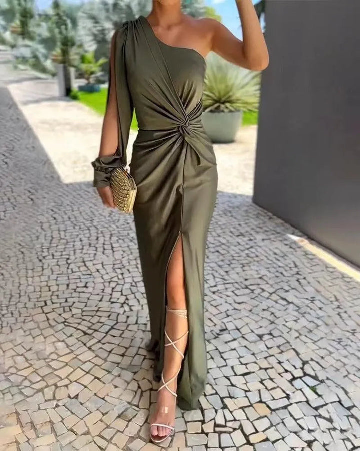 Levoire | Robe Slim Fit pour femmes en couleur unie, avec des bretelles diagonales et un nœud Armenian green