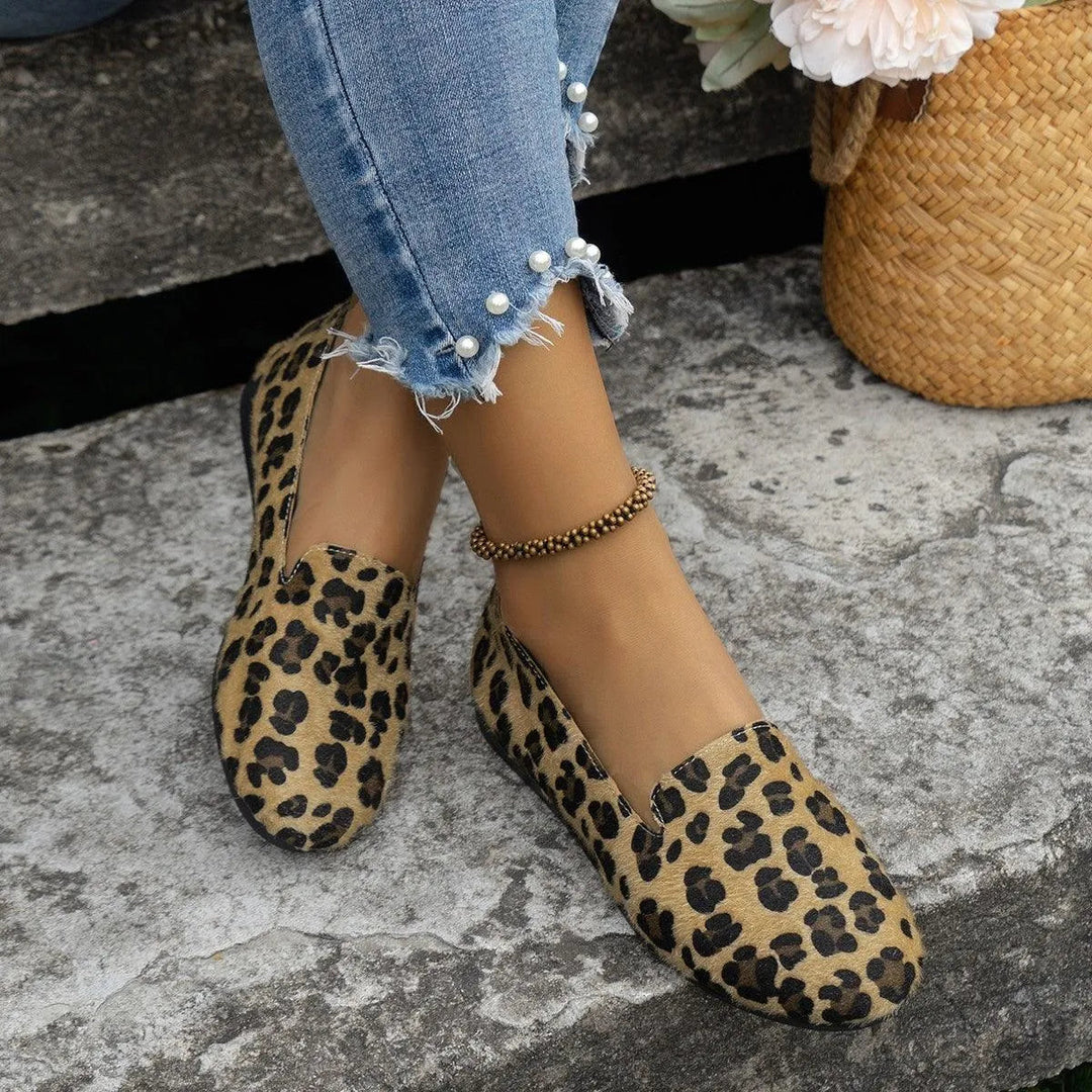 Levoire | Chaussures à talon bas en daim pour femmes – motif léopard et confort élégant