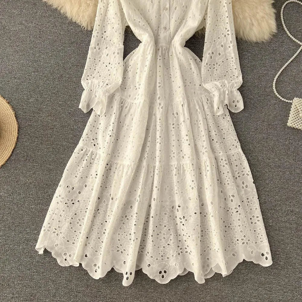 Levoire | Robe pour femmes avec découpe en dentelle et ouverture sur le devant