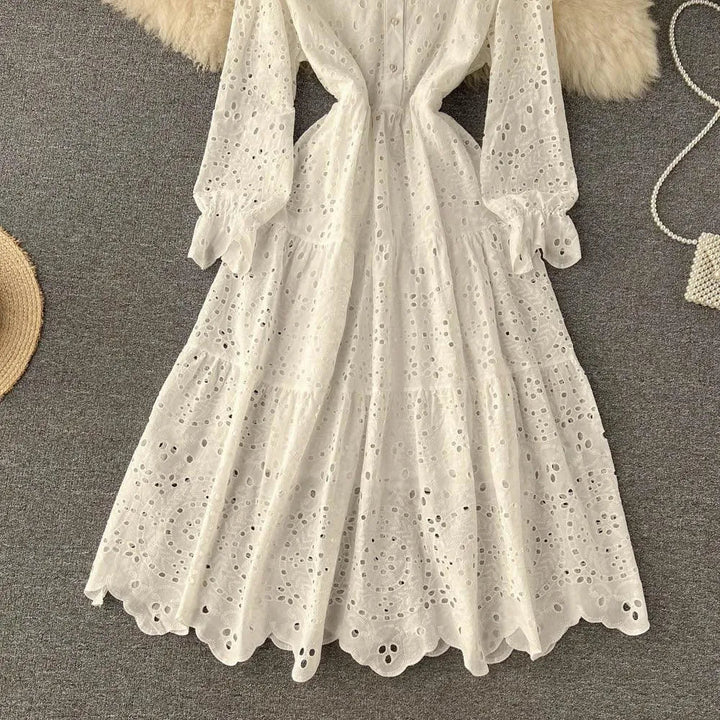 Levoire | Robe pour femmes avec découpe en dentelle et ouverture sur le devant