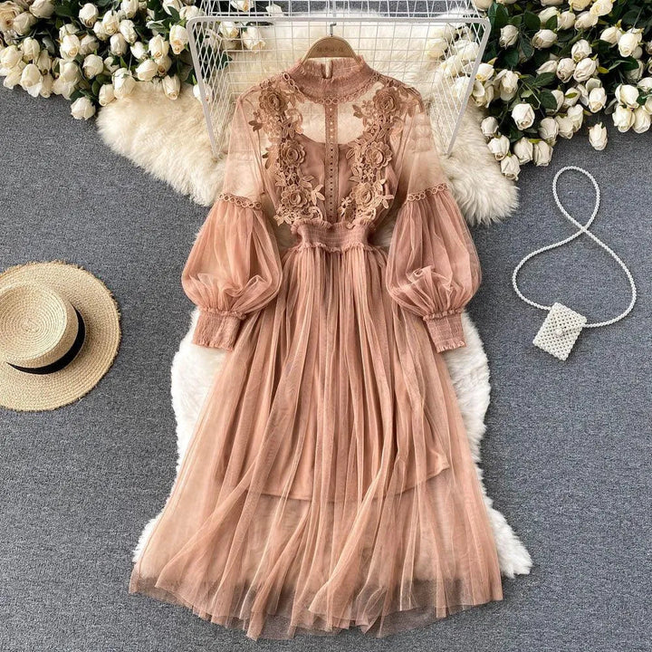 Levoire | Robe femme avec un design en mesh tempétueux avec des fleurs Braun Une taille