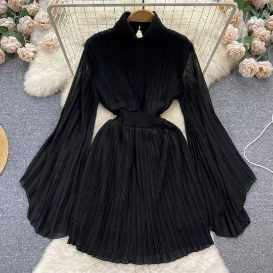 Levoire | Robe à col roulé avec manches cloche plissées Noir Taille libre
