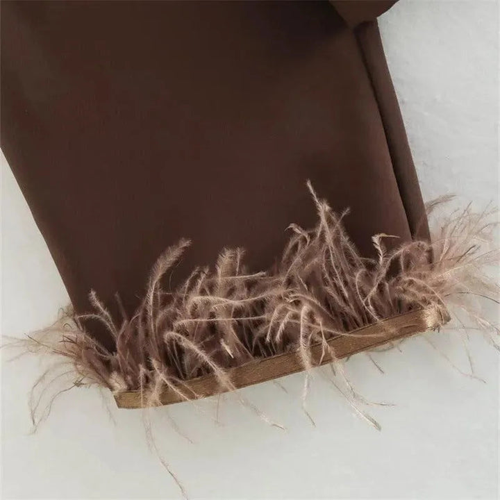 Levoire | Haut top en satin court avec manteau en plumes en soie