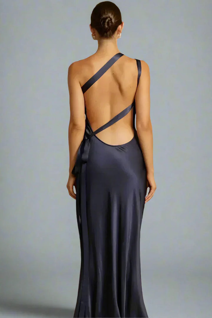 Levoire | Robe Asymétrique Élégante Avec Dos Ouvert Et Décolleté En Biais