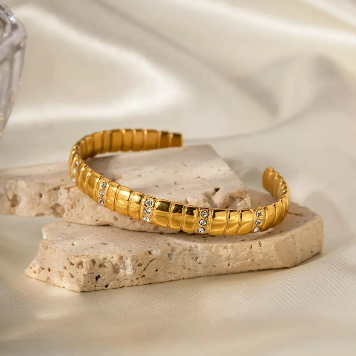 Levoire | Élégant Or & Pierre Bracelet Manchette