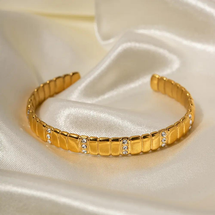 Levoire | Élégant Or & Pierre Bracelet Manchette