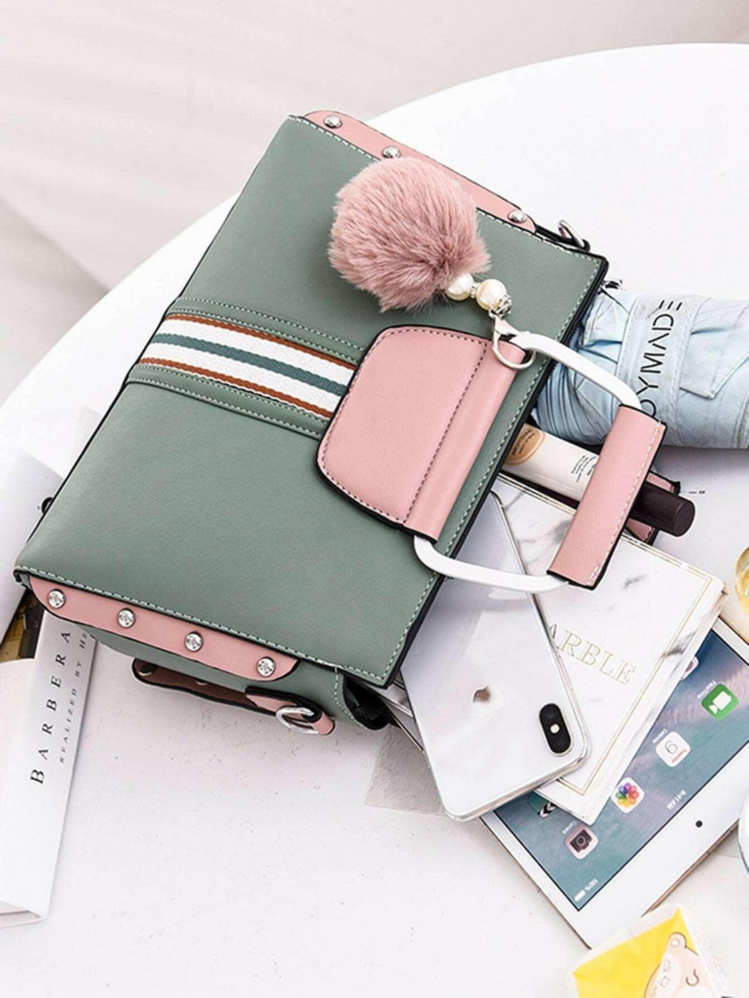 Levoire | Sac Chic Carré En Vert Clair Polyester Avec Pompon Ludique