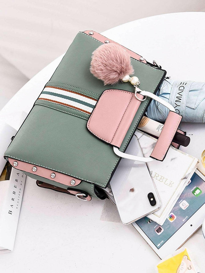 Levoire | Sac Chic Carré En Vert Clair Polyester Avec Pompon Ludique