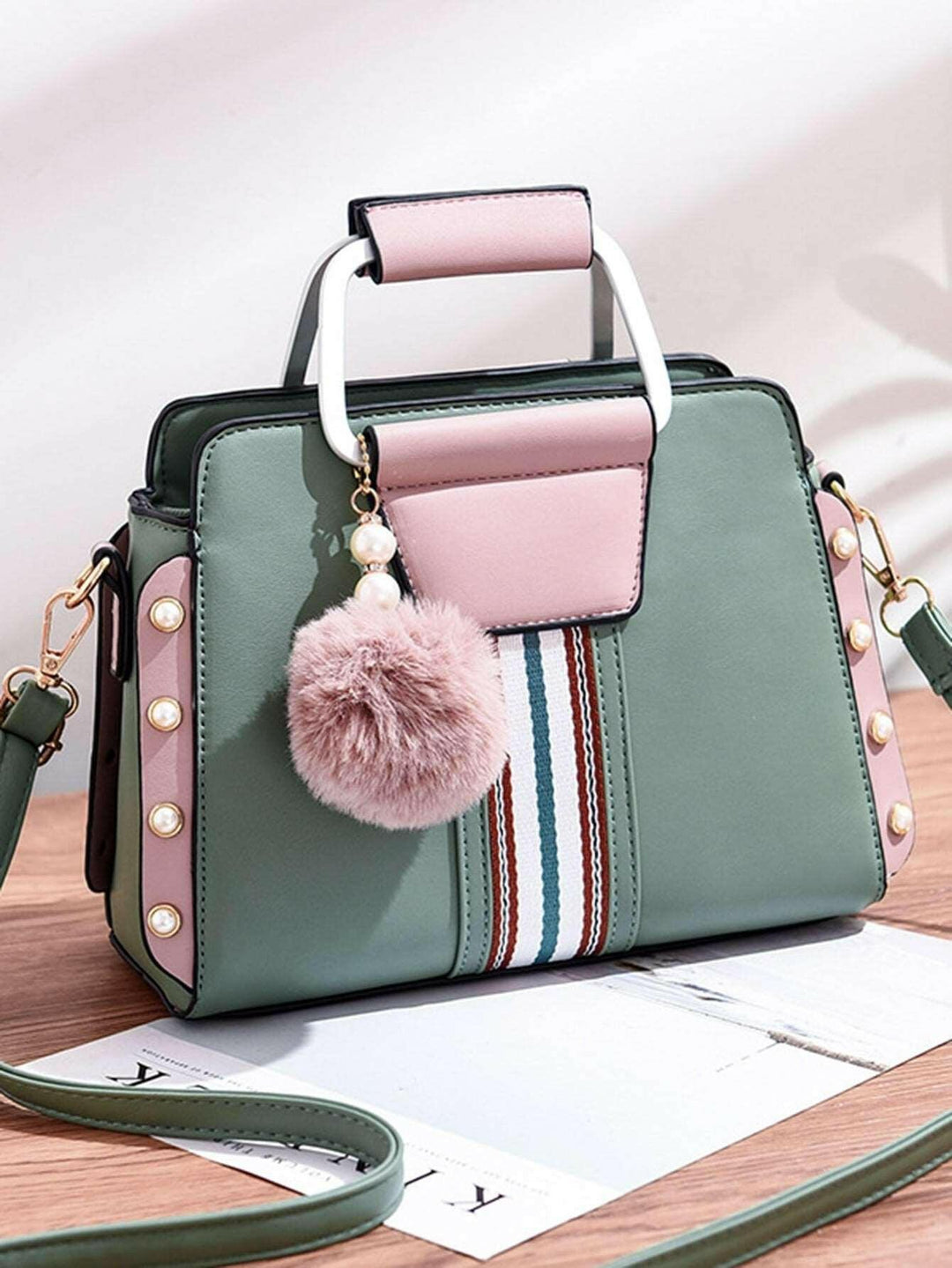 Levoire | Sac Chic Carré En Vert Clair Polyester Avec Pompon Ludique