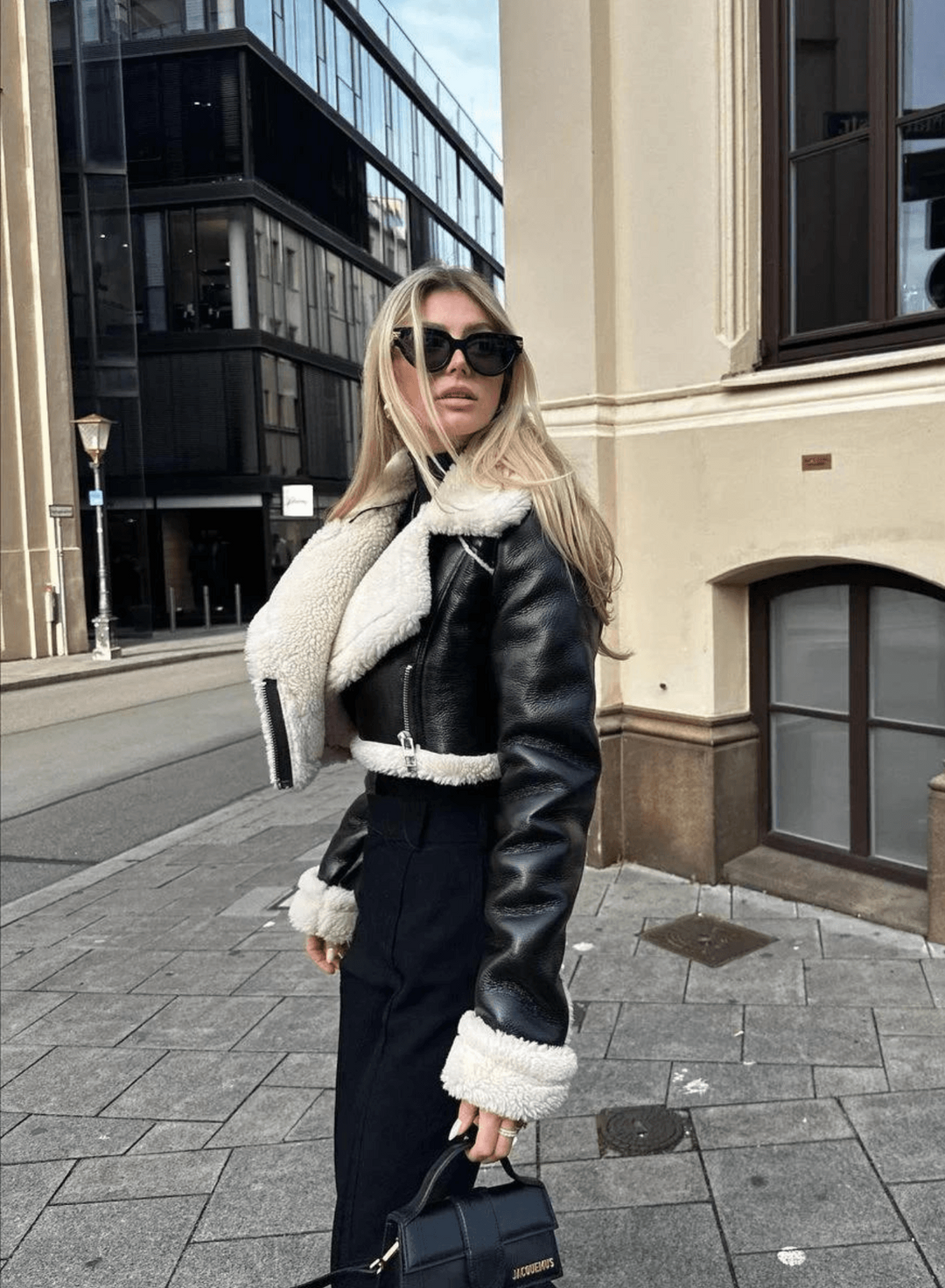 Levoire | Look Élégant Pour Les Jours Froids Avec Garniture En Fourrure Noir