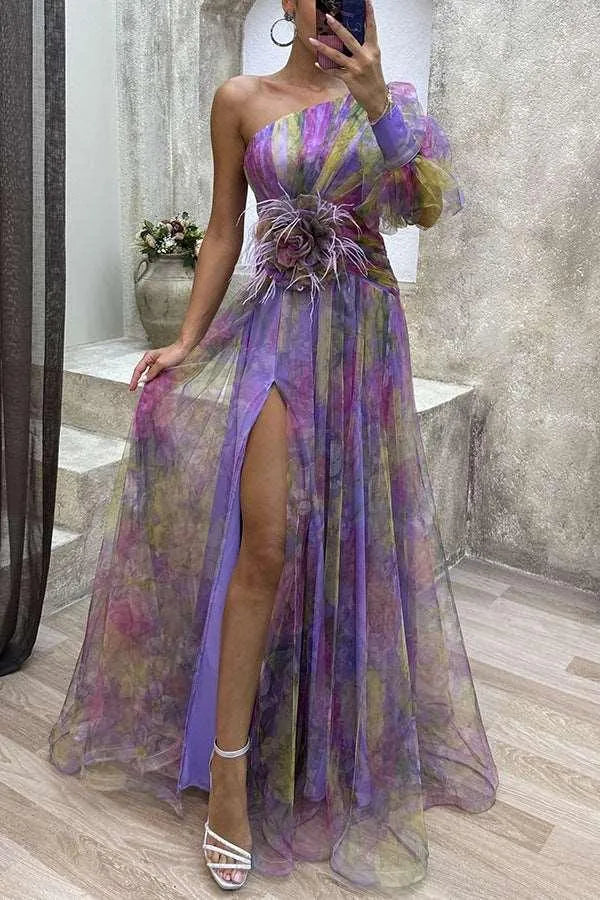 Levoire | Robe de soirée longue avec un modèle dénudé sur les épaules et une fente. Lila