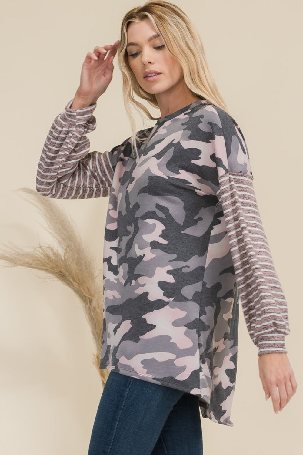 Levoire | Celeste Koko Camouflage-Modèle Haut-Bas T-shirt avec Manches Rayées
