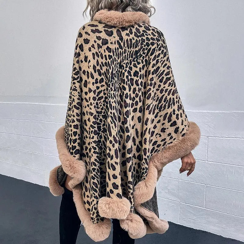 Levoire | Gilet pour femmes avec une cape et des bretelles en fourrure