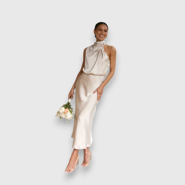 Levoire | Robe Féminine Avec Jupe Évasée Crème
