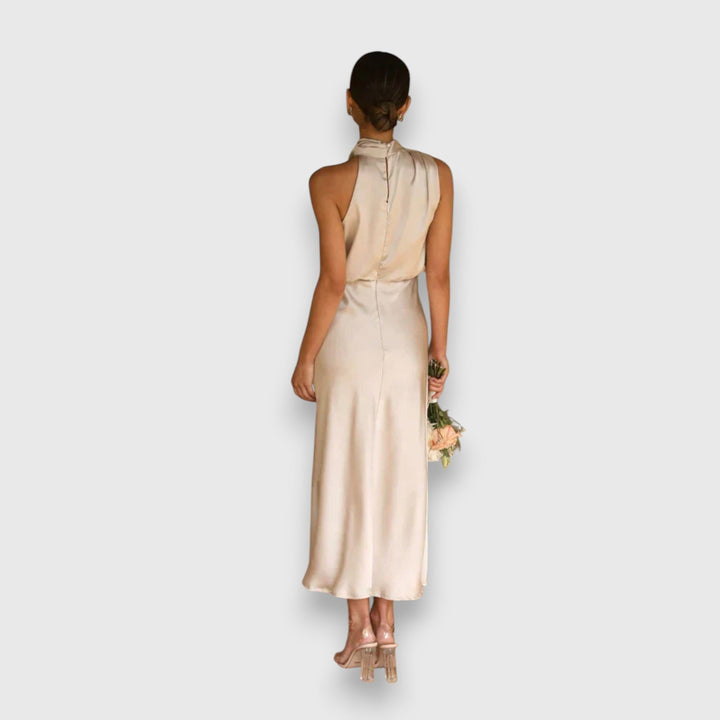 Levoire | Robe Féminine Avec Jupe Évasée