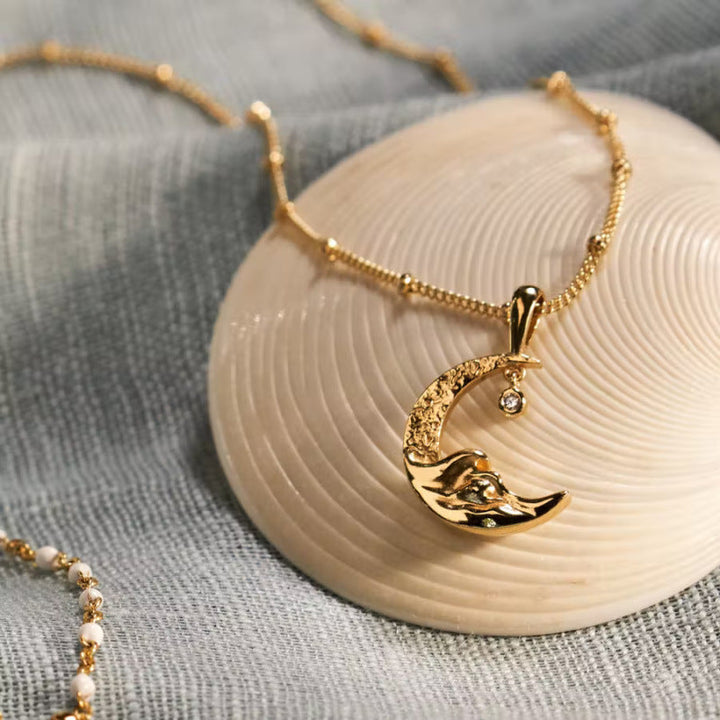 Levoire | Collier Pendentif Lune En Or 18 Carats Ou Une taille
