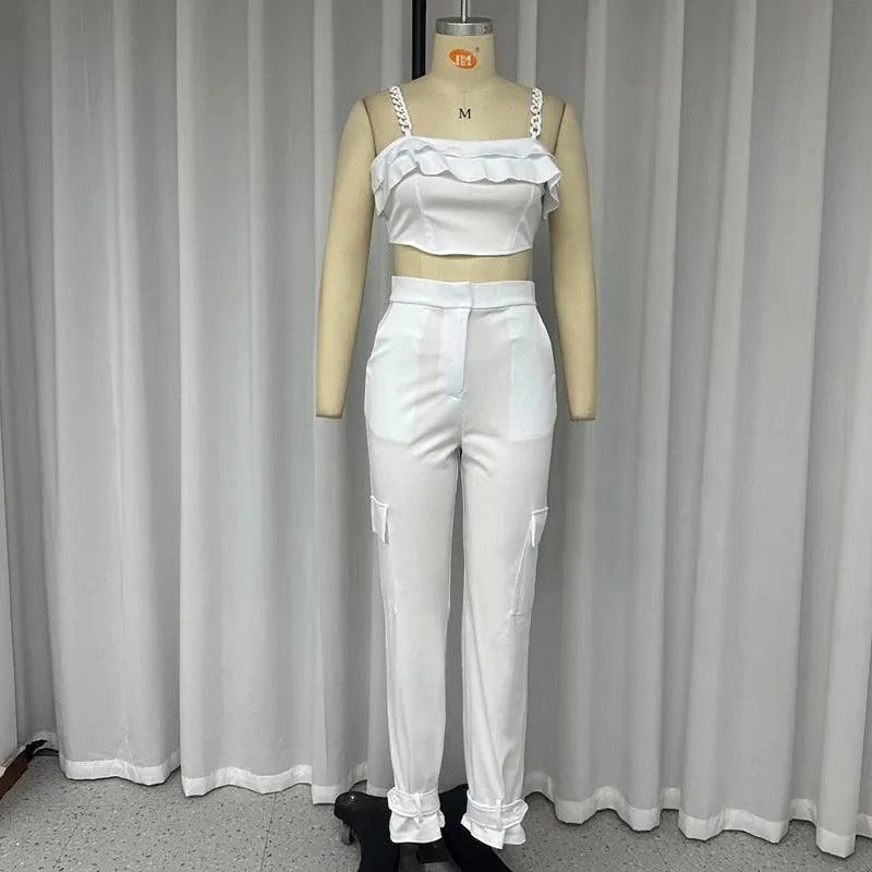 Levoire | Ensemble femme avec des pantalons taille haute, attachés aux chevilles, et un col carré uni