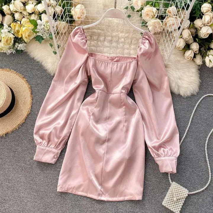 Levoire | Robe ajustée à col carré rétro avec couverture