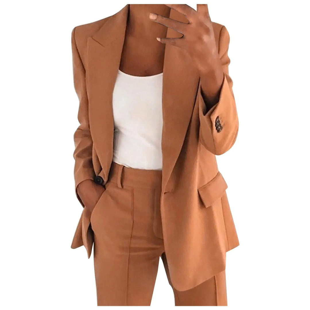 Levoire | Tailleur Femme Avec Veste Bleue Et Pantalon Uni Khaki