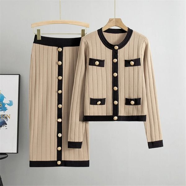 Levoire | Pull À Manches Longues Avec Jupe En Tricot Boutons Dorés Ensemble Dépareillé Khaki