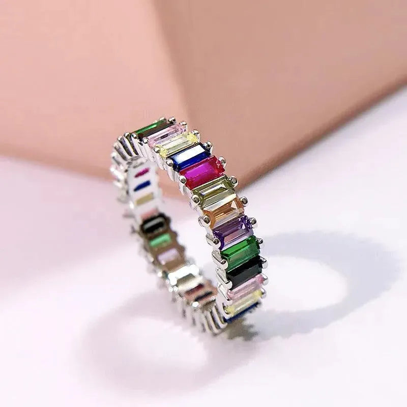 Levoire | Bague géométrique colorée pour femmes avec zircon en arc-en-ciel