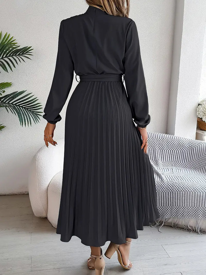 Levoire | Robe Unie Avec Col Montant Et Ceinture Plissée