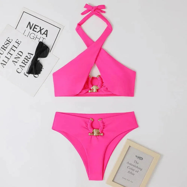 Levoire | Bikini avec un décolleté entrecroisé et des découpes hautes de design pour femmes Rose rosaire