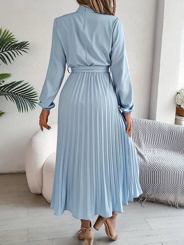 Levoire | Robe Unie Avec Col Montant Et Ceinture Plissée