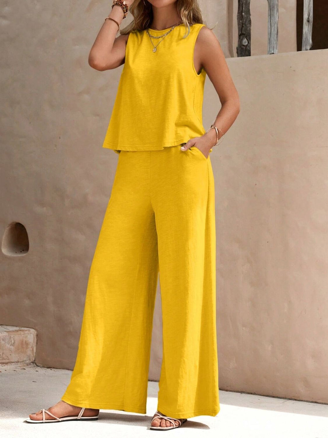 Levoire | Haut Col Rond Sans Manches Et Pantalon À Jambes Larges Ou