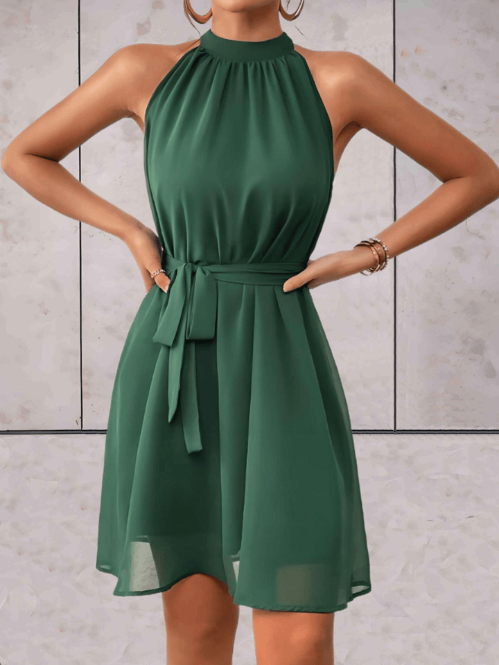Levoire | Danes Mini Robe Robe sans manches unie avec col rond et ceinture à nouer Vert