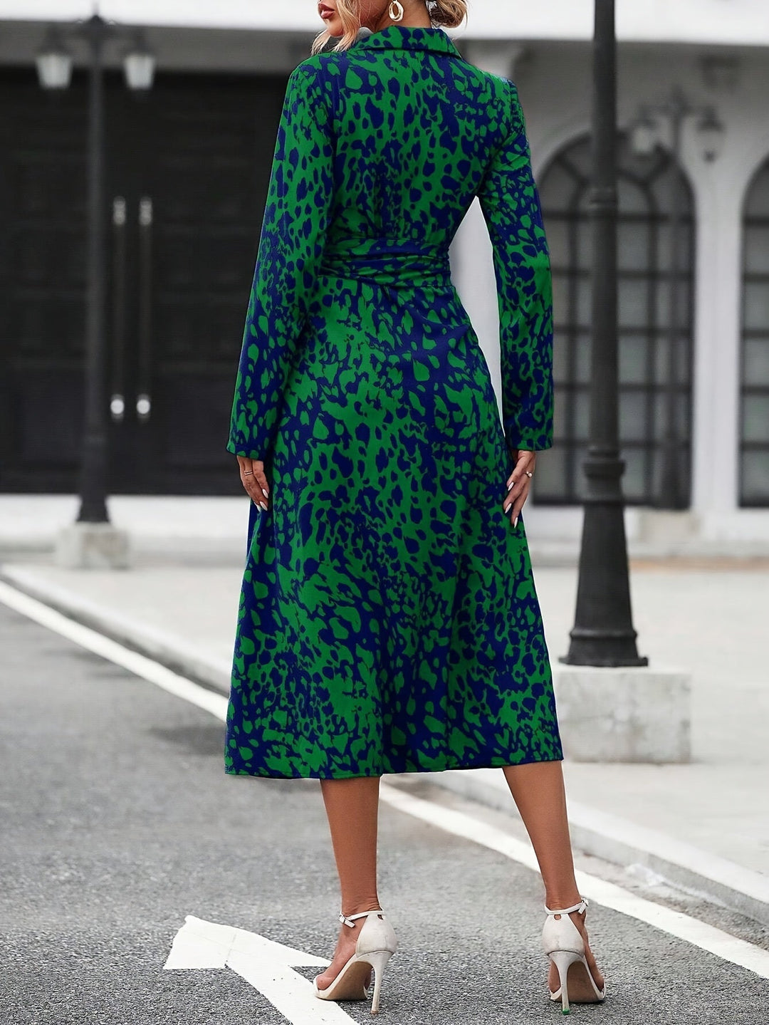 Levoire | Élégante Robe À Boutons À Manches Longues Avec Impression Intégrale