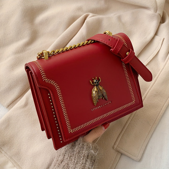 Levoire | Sac À Main Élégant En Cuir Vegan Avec Pendentif Abeille Rot