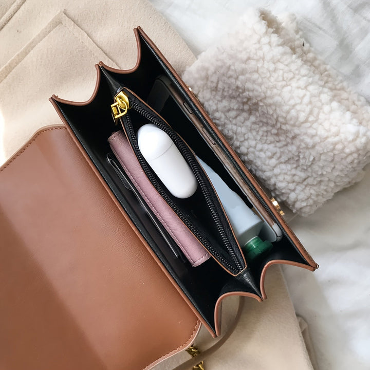 Levoire | Sac À Main Élégant En Cuir Vegan Avec Pendentif Abeille