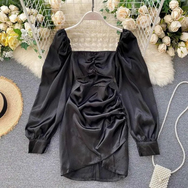 Levoire | Robe ajustée à col carré rétro avec couverture Noir