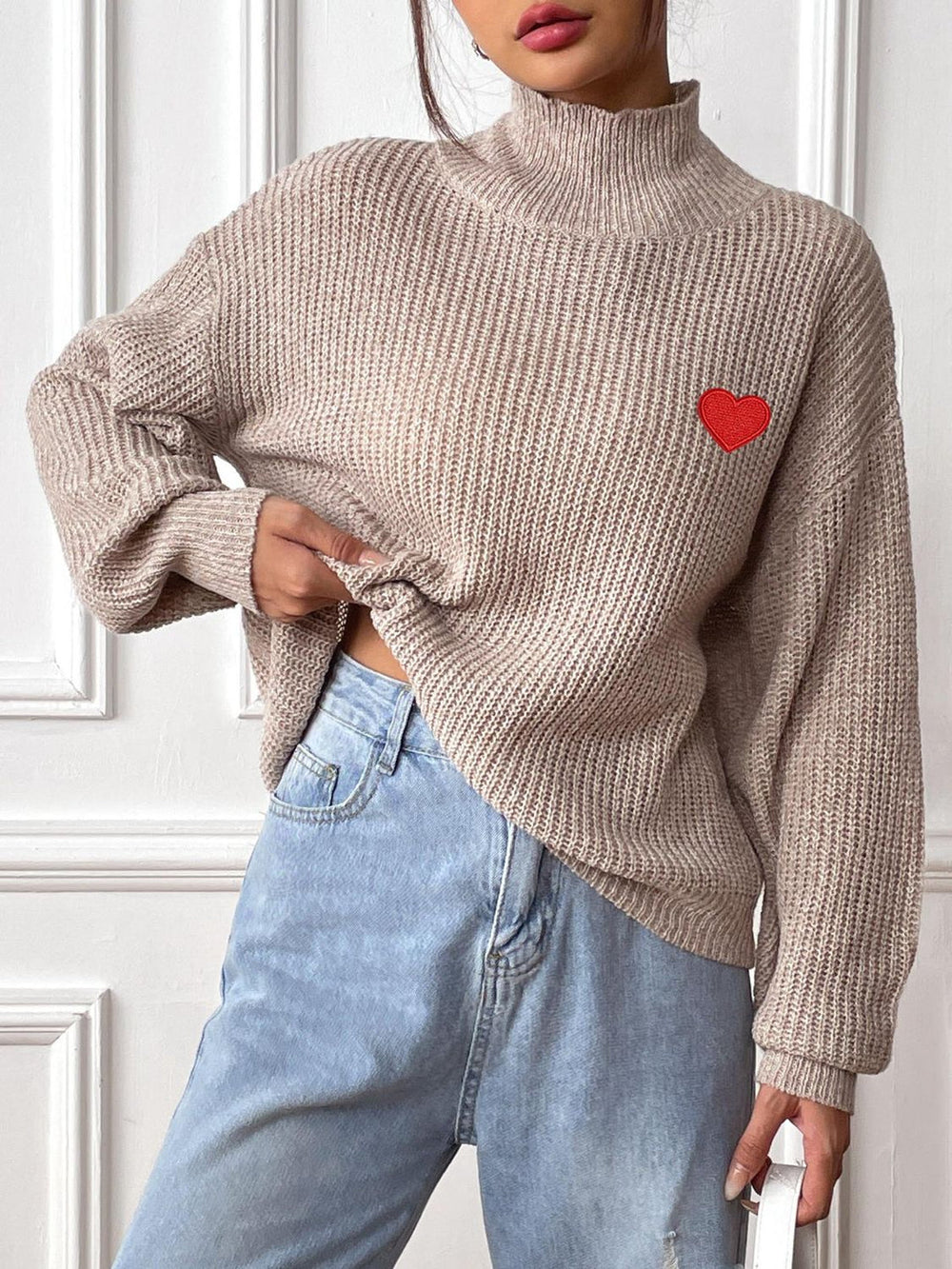 Levoire | Pull À Col Roulé Avec Épaules Tombantes Et Motif Cœur Kaki