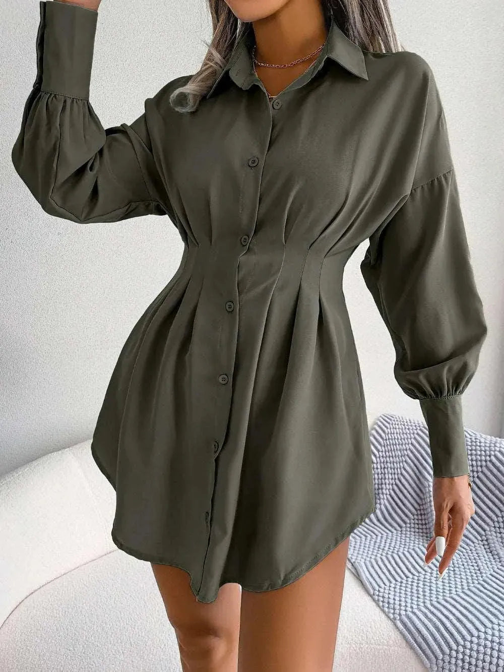Levoire | Robe asymétrique, ajustée au corps avec des manches courtes