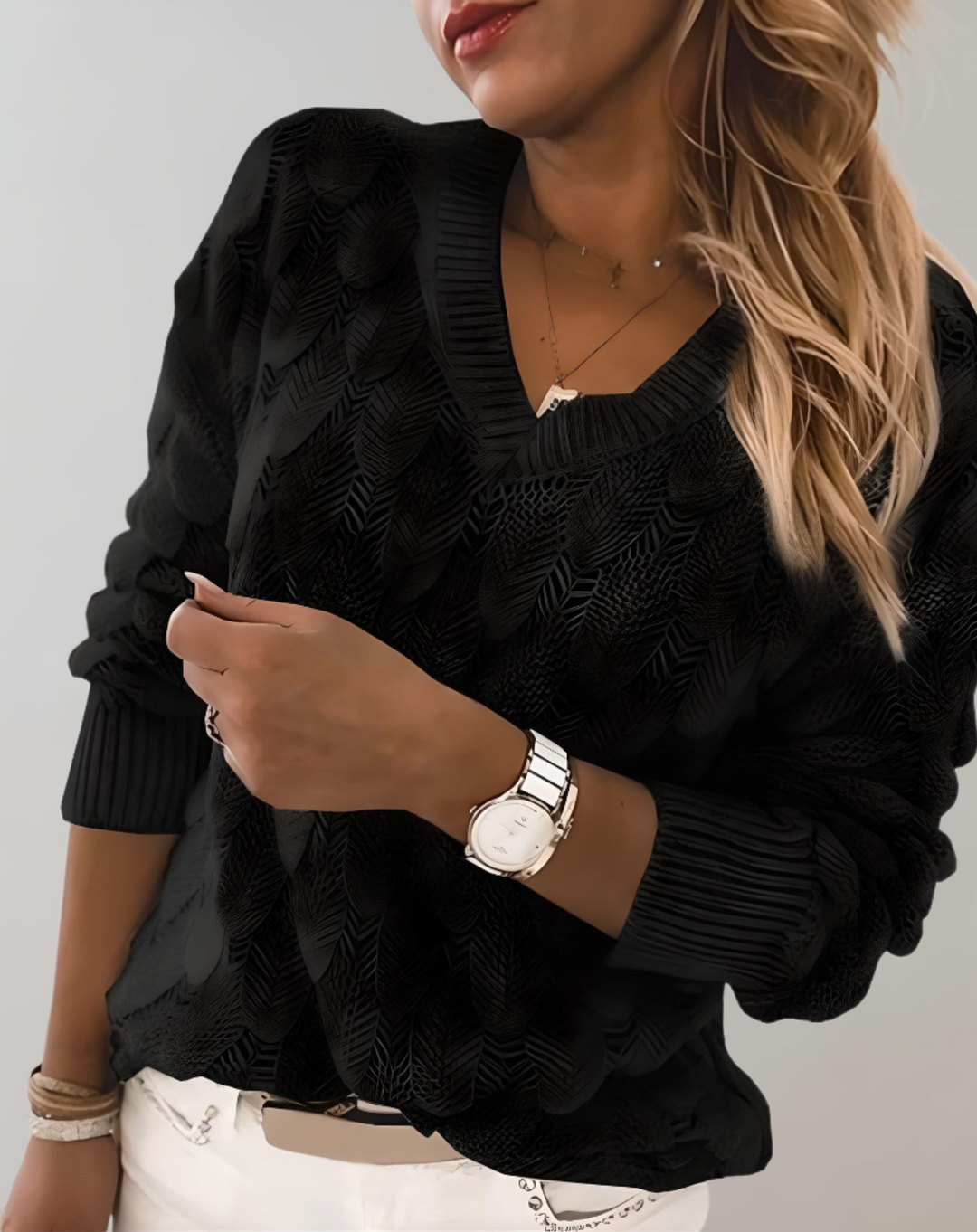 Levoire | Pull Semi Transparent Avec Décolleté En V Profond Et Motif Noir