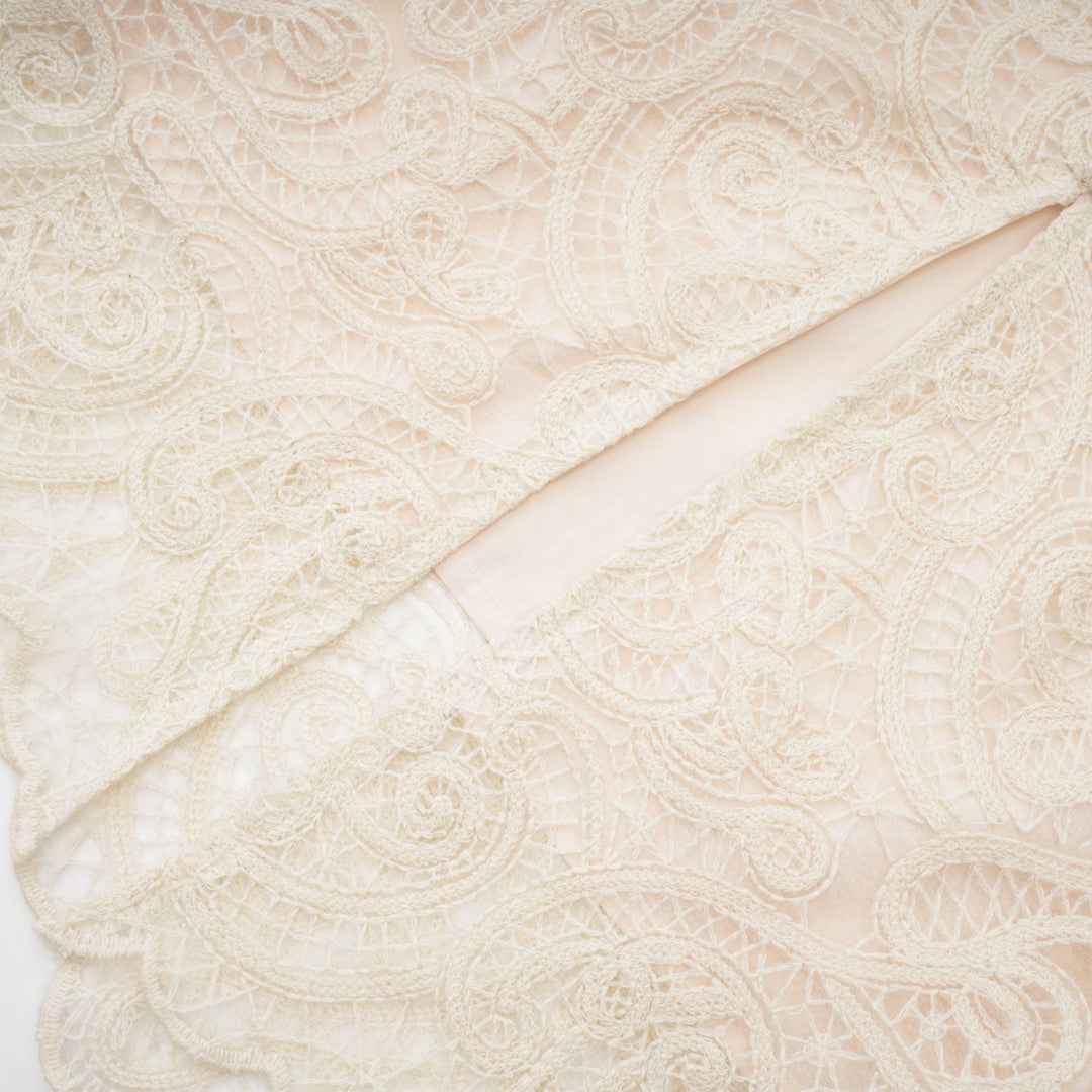 Levoire | Robe À Manches Courtes En Dentelle Blanche À Décolleté En V