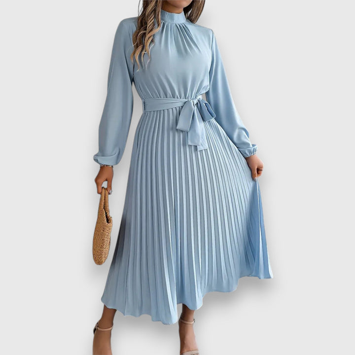 Levoire | Élégance Intemporelle Dans Une Robe Midi Bleu clair