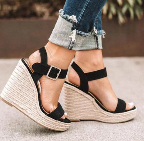 Levoire | Talons Compensés Confortables & Stylés Noir